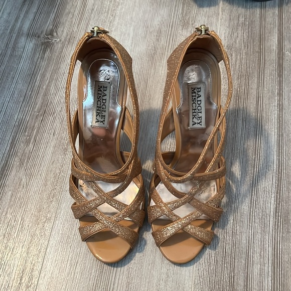 Badgley Mischka Gold Heels Size 6.5 - Picture 2 of 3